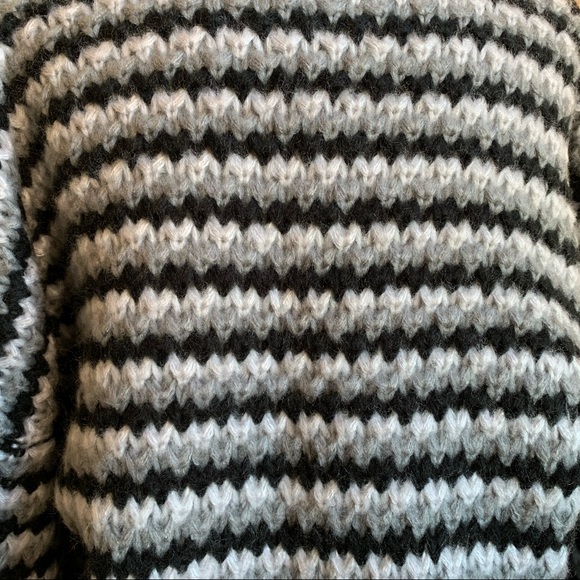 Romeo + Juliet Oversized Slouchy Knit Sweater - Picture 9 of 14